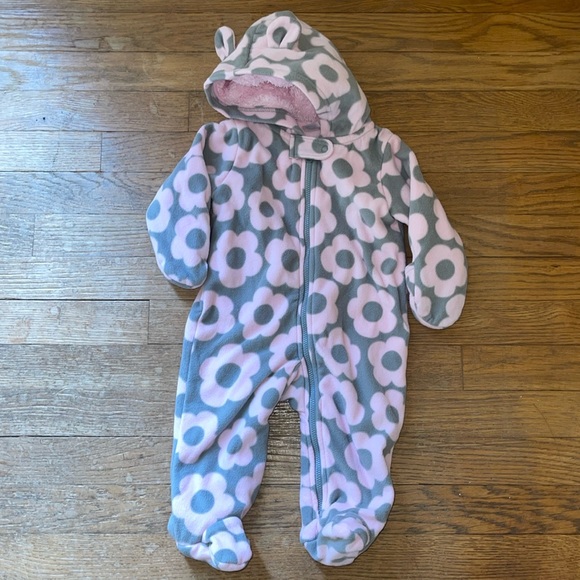 3/$30 Carters girls 6M fleece lined snowsuit bunting pram - Picture 1 of 3